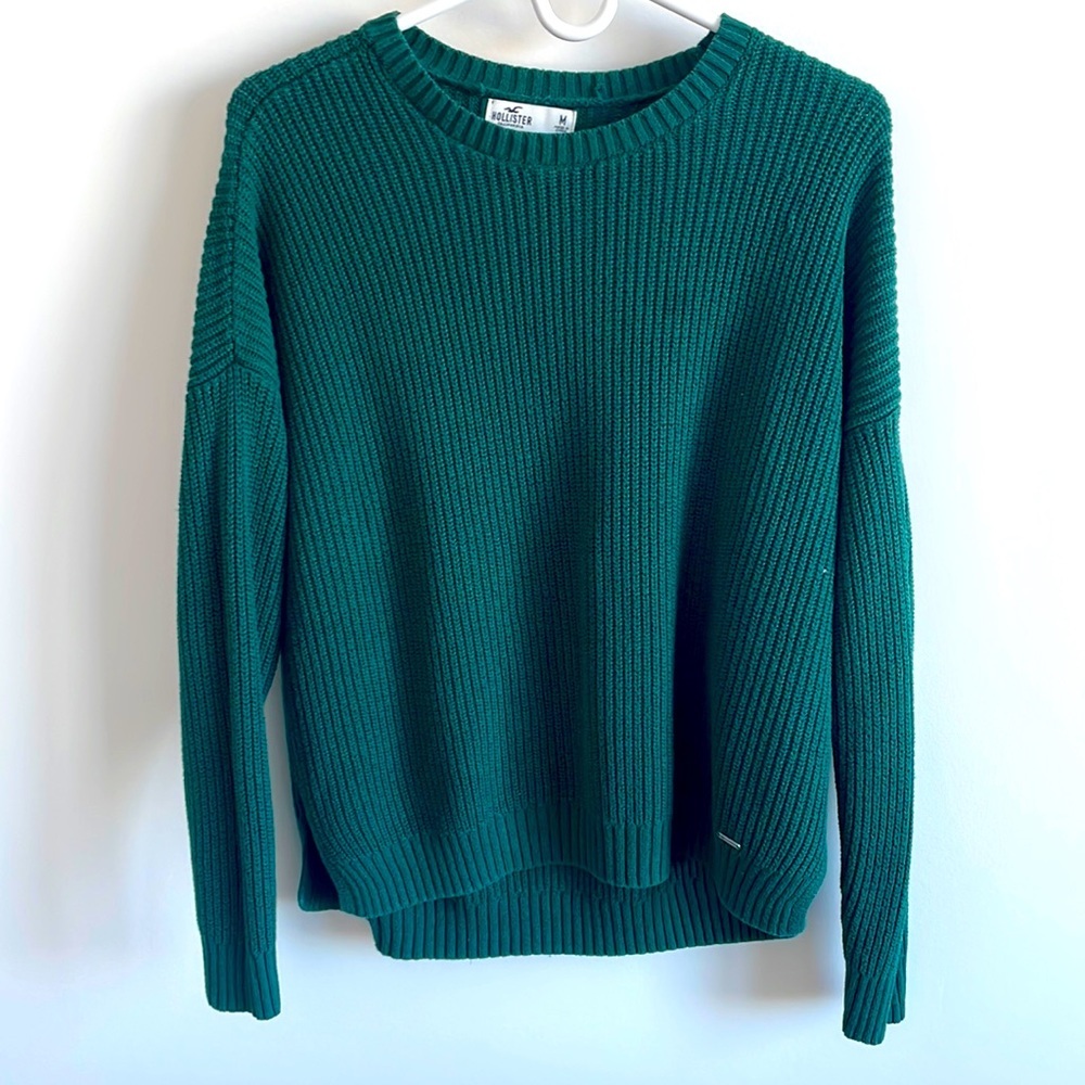 Barely worn hunter green Hollister sweater